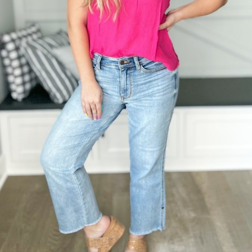 Judy Blue size 5 cropped side split detail